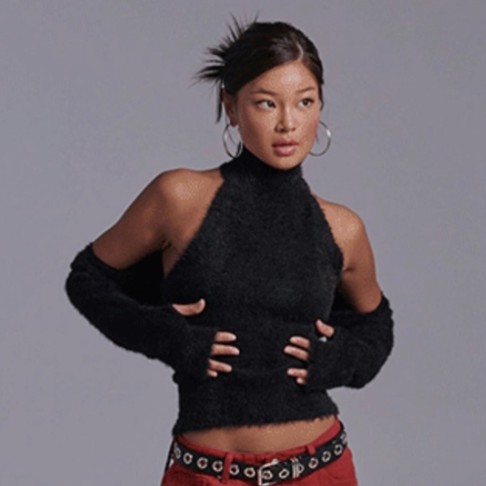 MADE IN KOREA fur open back top with sleeves